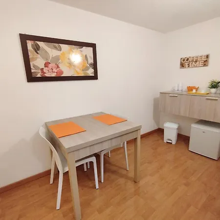 Con Garage Privato Guest house
